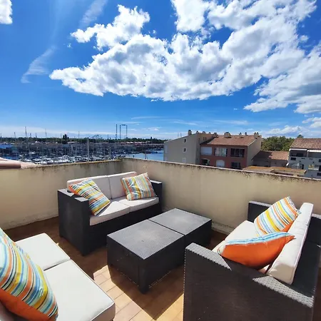 Cap D'agde Vue Port Et Parking Terrasse La Desirade 阿格德